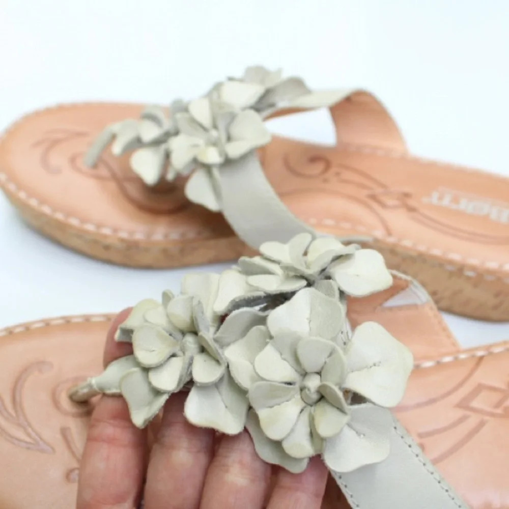 Born Women's Beige Floral Toe-Post Sandals - Picture 3 of 11